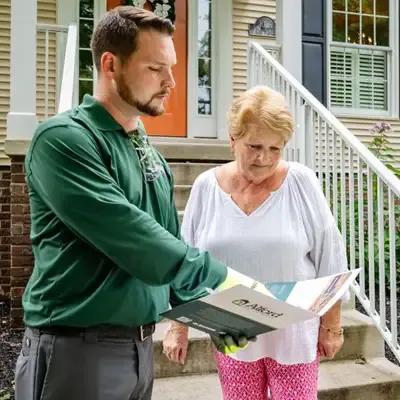 customer service, technician speaking with customer